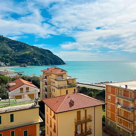 Piccolo Al Verticale - * Levanto